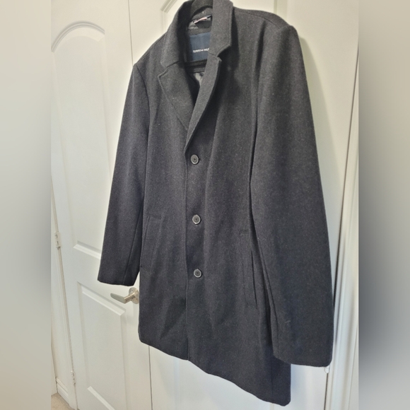 Tommy Hilfiger Men's Wool coat, size Large - Picture 3 of 6